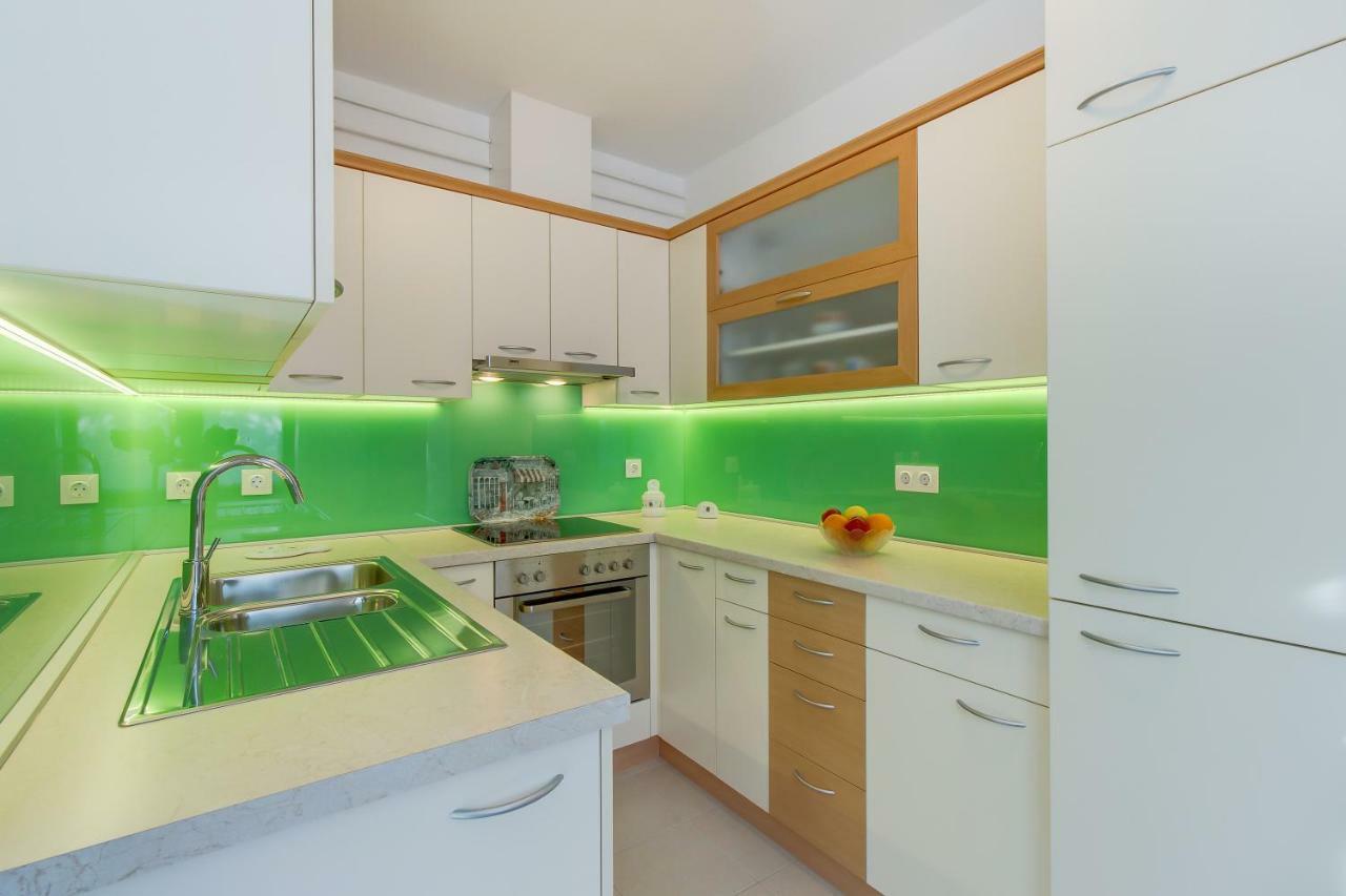 Apartment Simona มาลีโลชินจ์ ภายนอก รูปภาพ