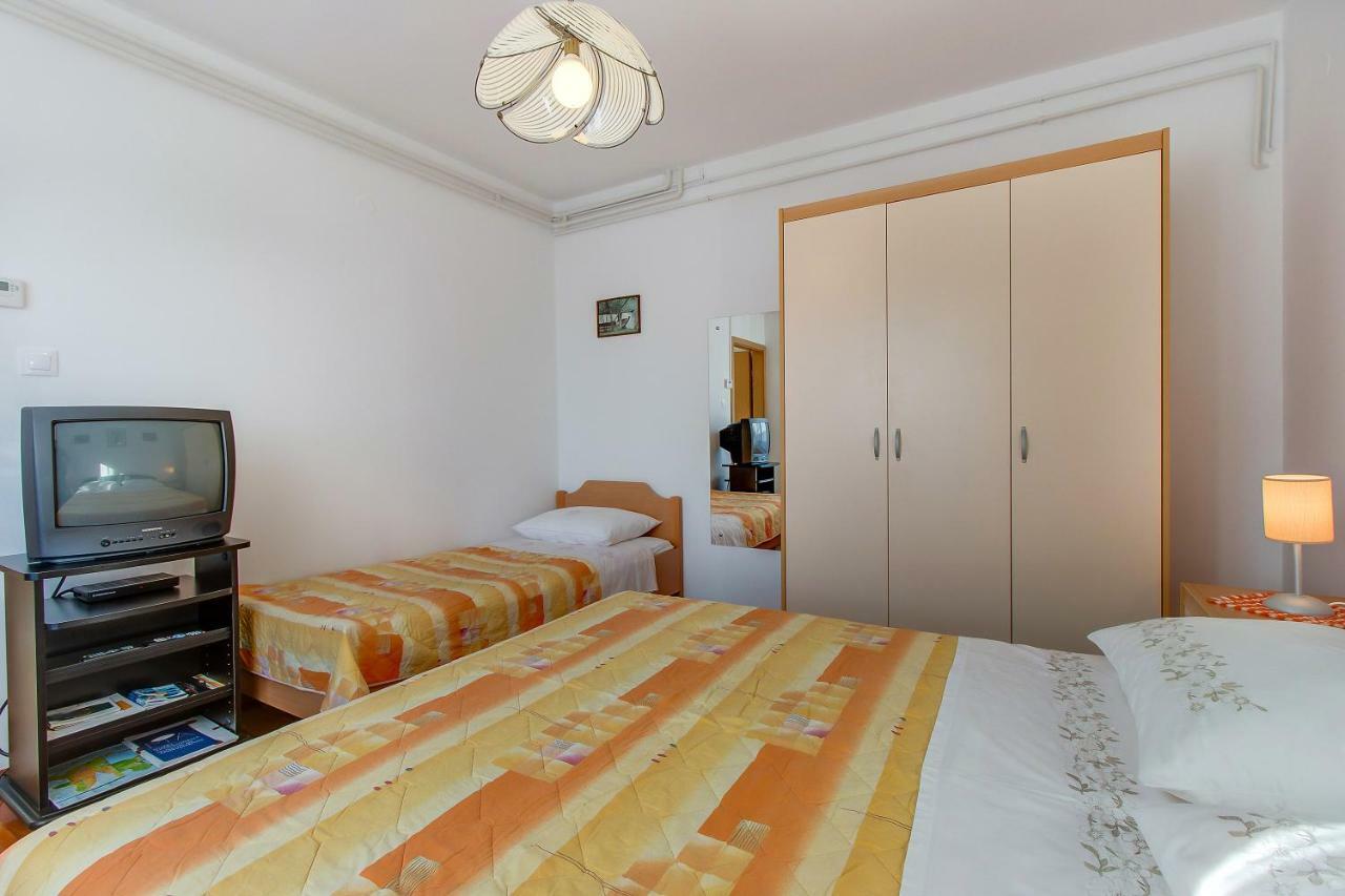 Apartment Simona มาลีโลชินจ์ ภายนอก รูปภาพ