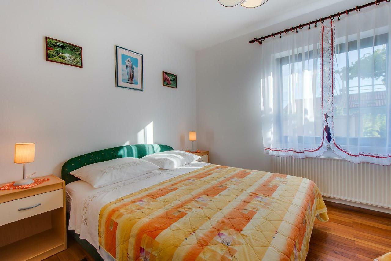 Apartment Simona มาลีโลชินจ์ ภายนอก รูปภาพ